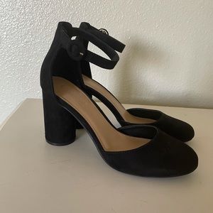Lauren Conrad Black Velvet ankle strap heels